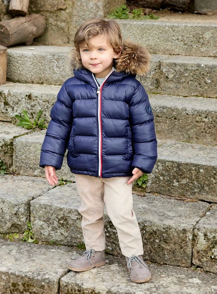 Abrigo plumas para niño acólchalo con pelo natural.