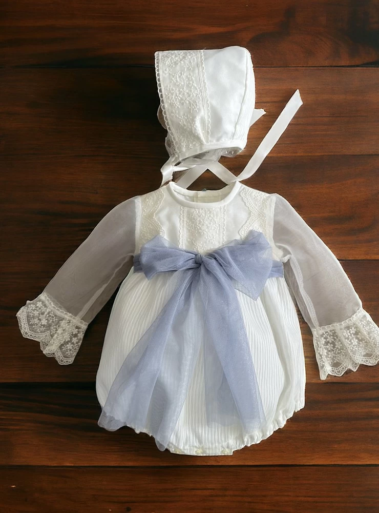 Baby boy's romper and bonnet set. Two-colour bow.