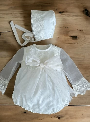 Baby boy's romper and bonnet set. Two-colour bow.