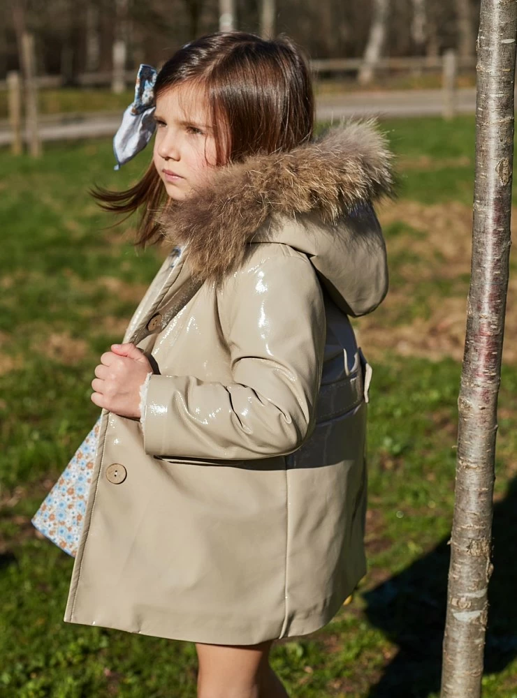 Camel patent leather coat with natural fur from La Martinica