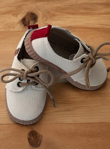 Children's linen shoe with laces. Special ceremony