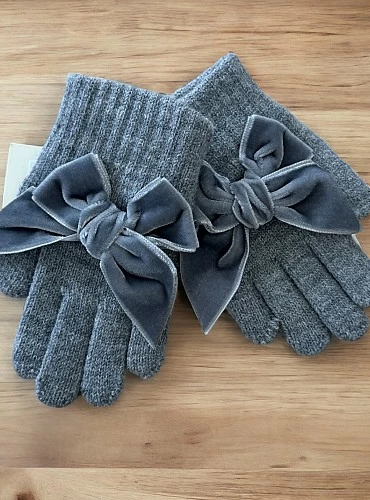 Condor brand gloves with velvet bow