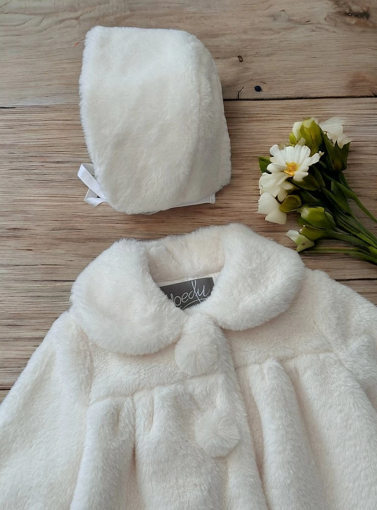 Conjunto Abrigo y capota para niña. Pelo beige