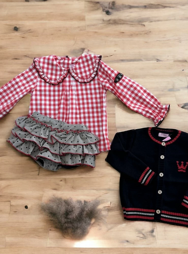 Conjunto para niña de tres piezas colección Marion de Eva Castro