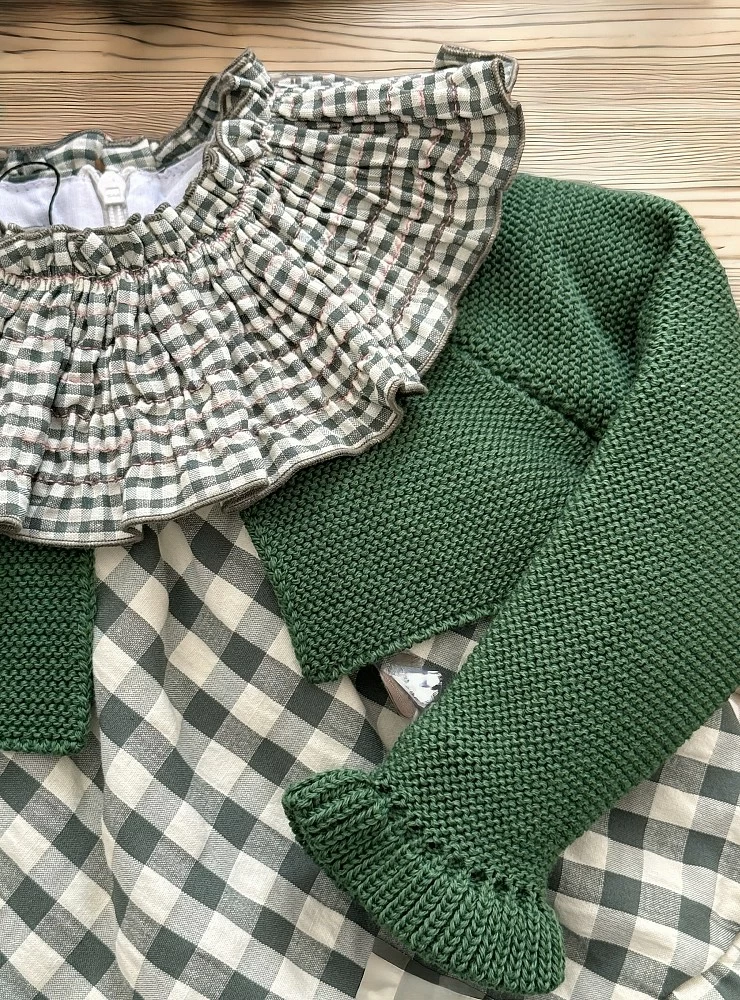 Conjunto tres piezas para niña colección musgo de La Martinica