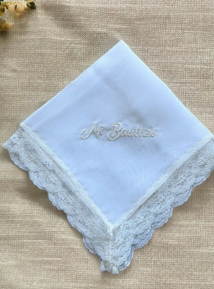 Embroidered organza handkerchief for Baptism.