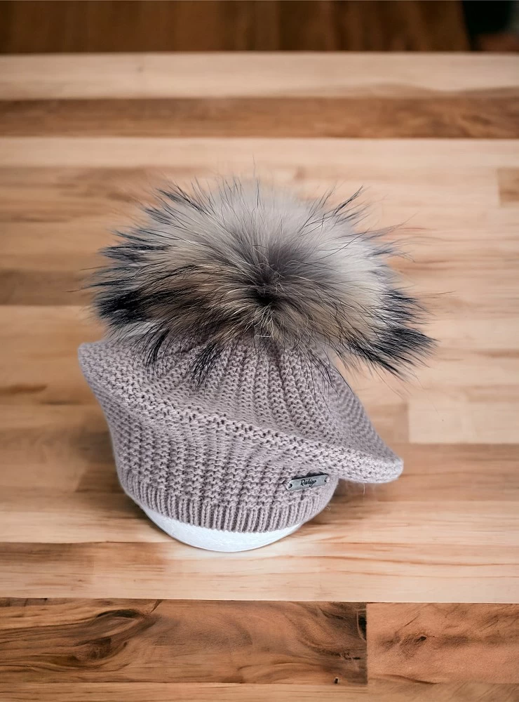 Girl's beret with fur pompom