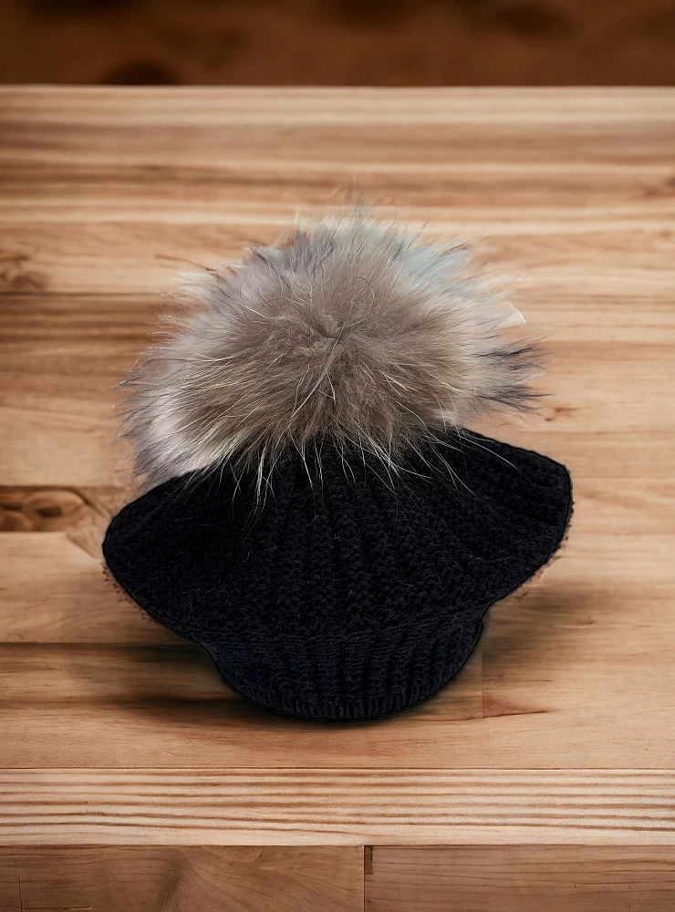 Girl's beret with fur pompom