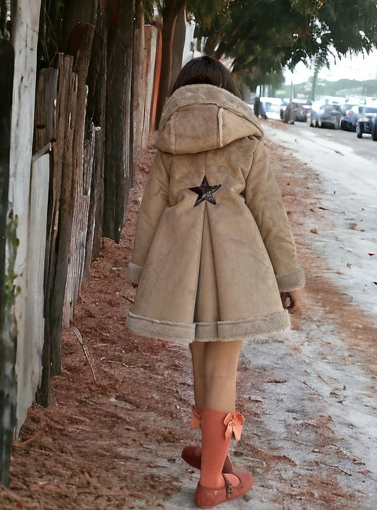 Girl's coat made of suede and fur. Azabache Collection of Lolittos