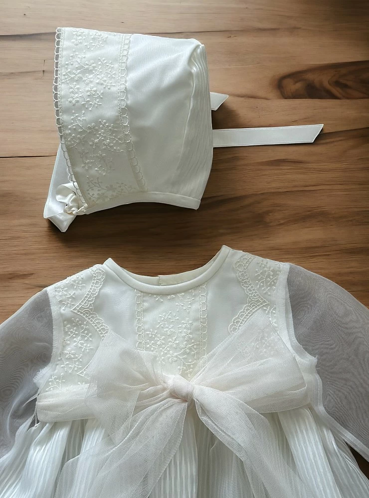 Girl's dress and bonnet with bow in two colors. Limited Edition