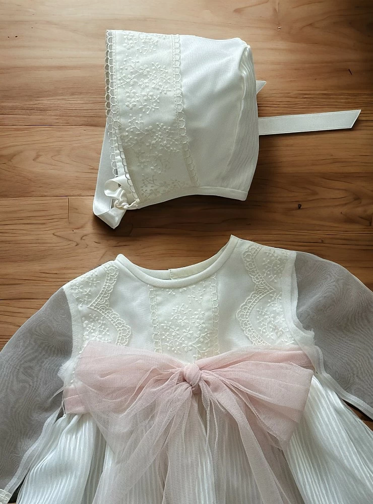 Girl's dress and bonnet with bow in two colors. Limited Edition