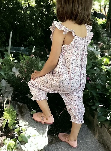 Girl's jumpsuit with flower print Peces collection