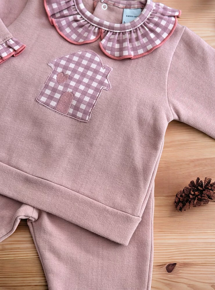 Girl's tracksuit in powder pink. Cedar Collection