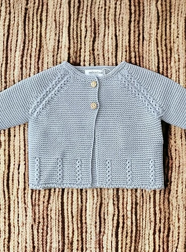 Long baby jacket. Point ochitos.