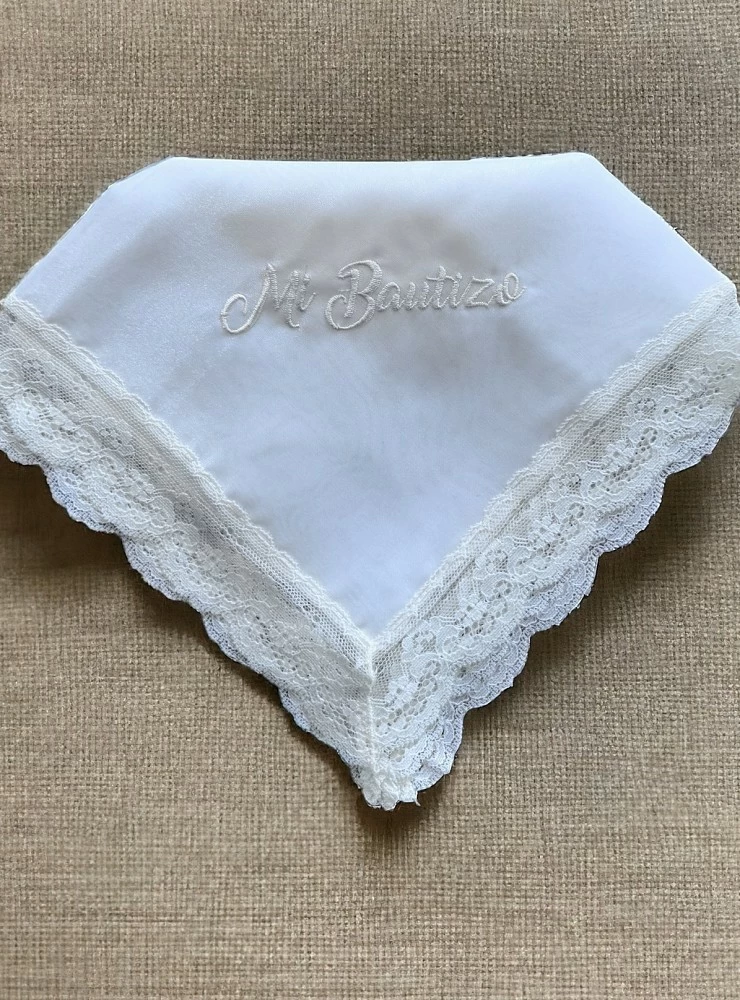 Pañuelo de organza bordado para Bautizo.