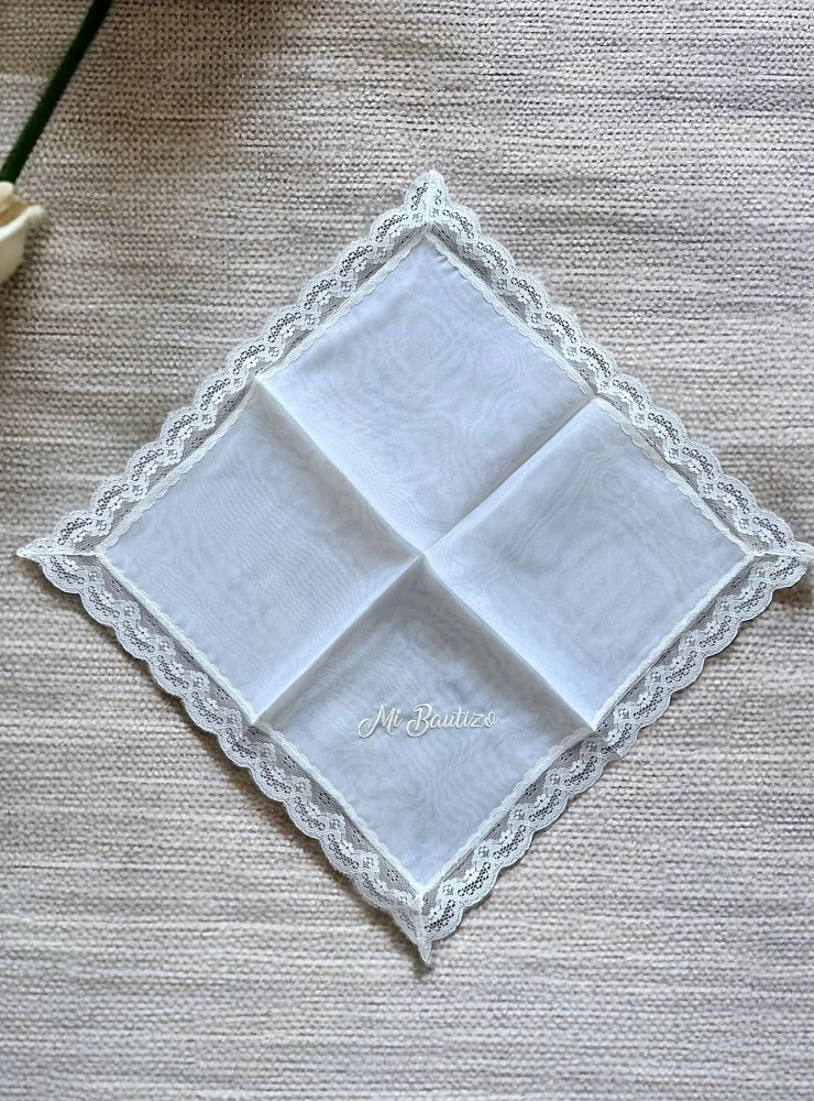 Pañuelo de organza bordado para Bautizo.