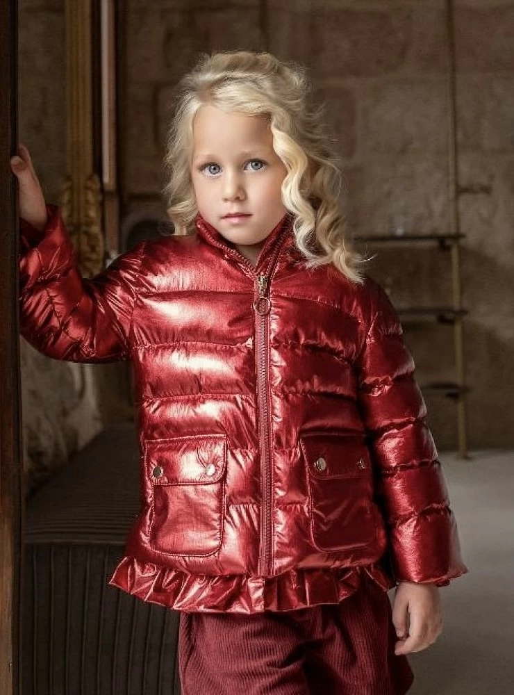 Parka para niña granate metalizado.