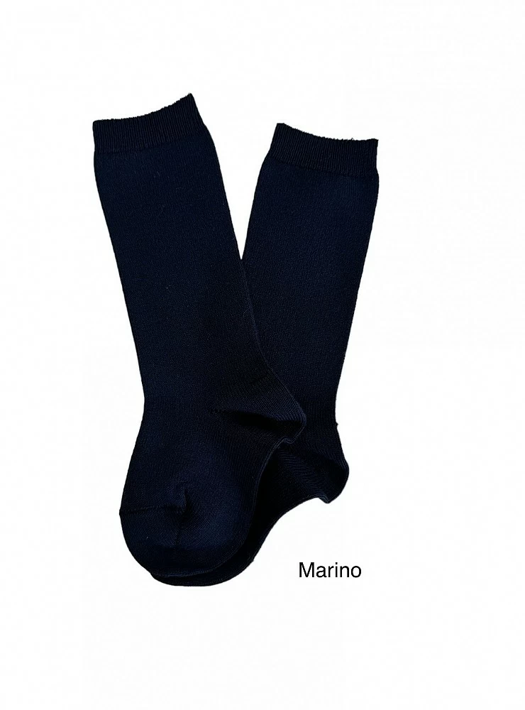 Plain basic high sock. Unisex