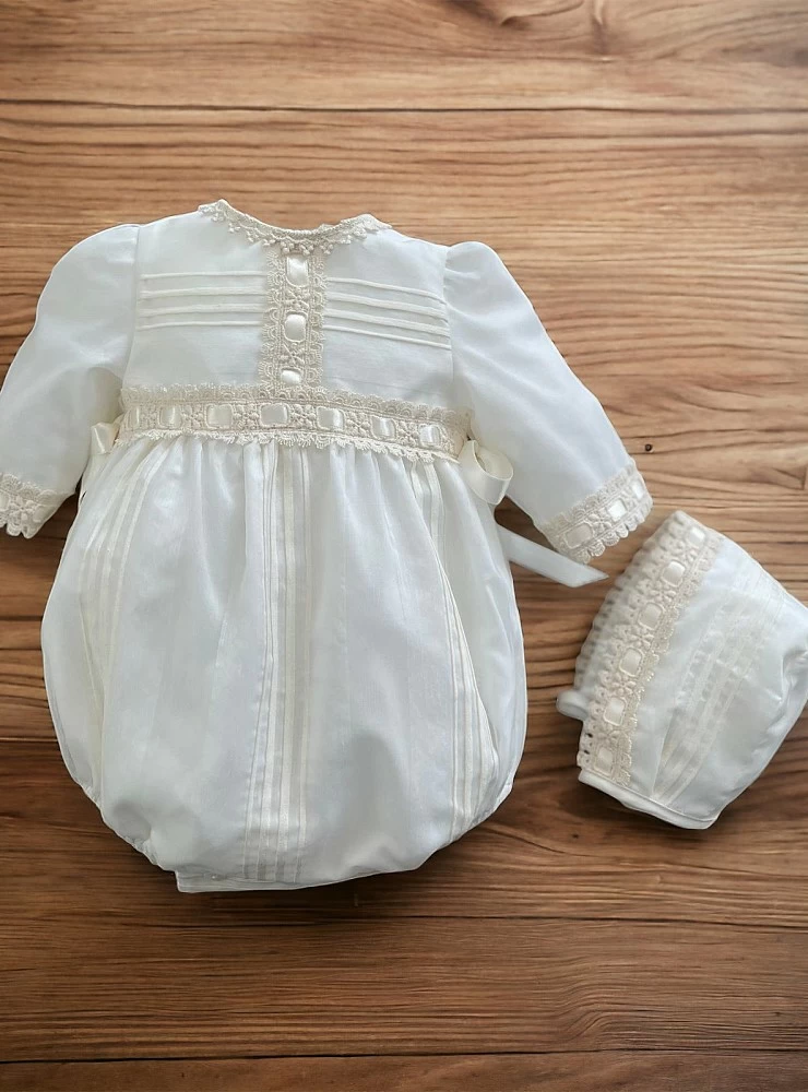 Romper and christening bonnet set from the Nuez collection