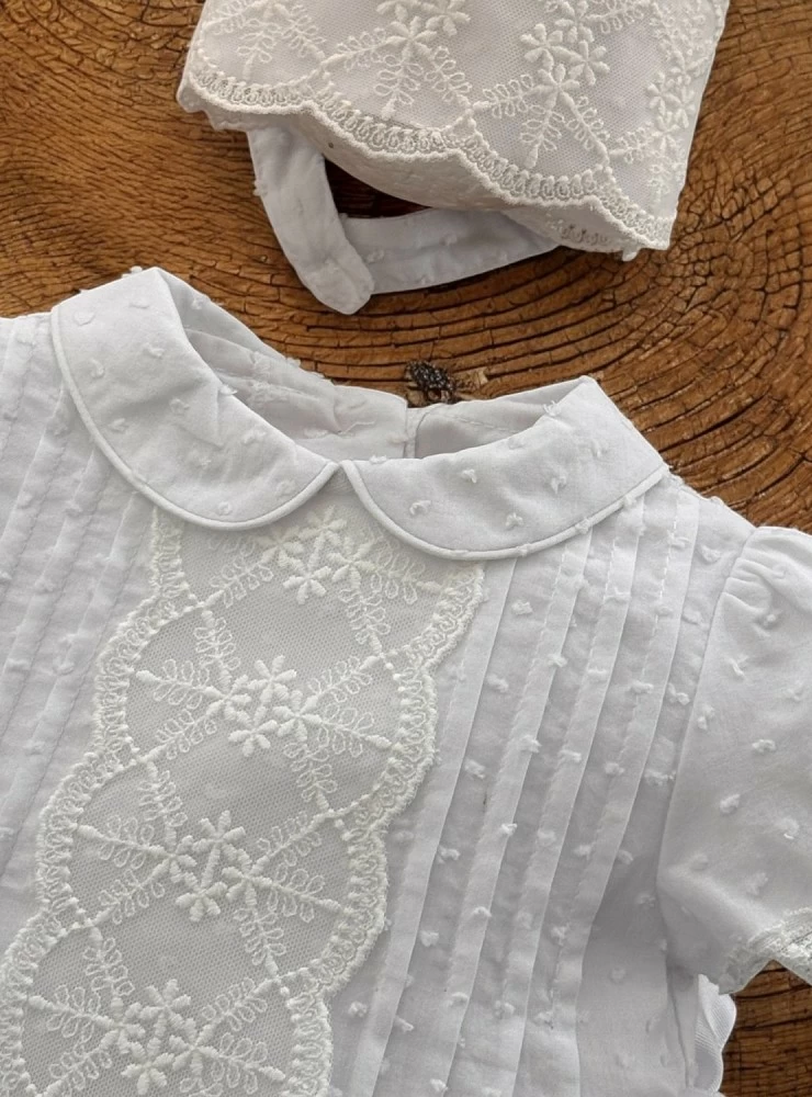 Set for boy, romper and bonnet in white plumeti