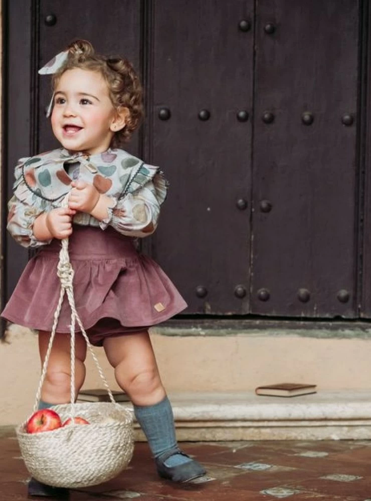 Set for girls from José Varón Apple Collection.