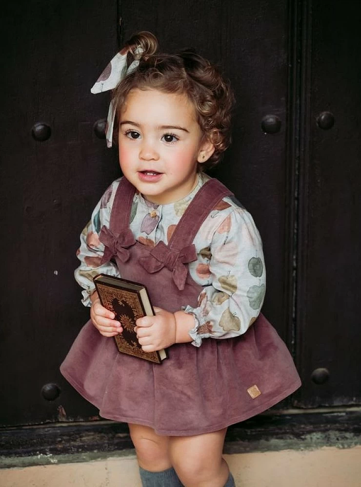 Set for girls from José Varón Apple Collection.