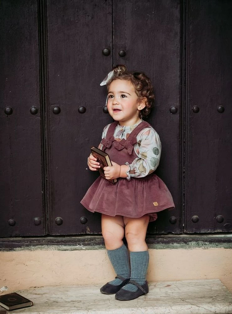 Set for girls from José Varón Apple Collection.