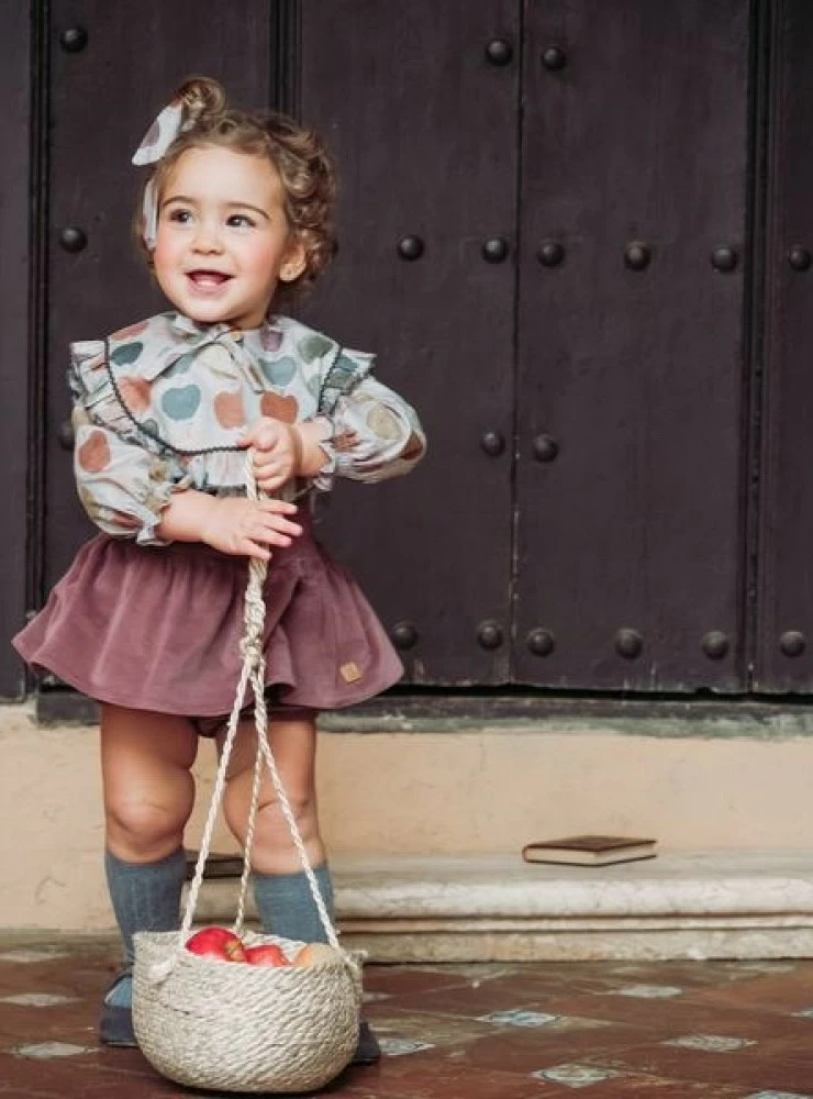 Set for girls from José Varón Apple Collection.