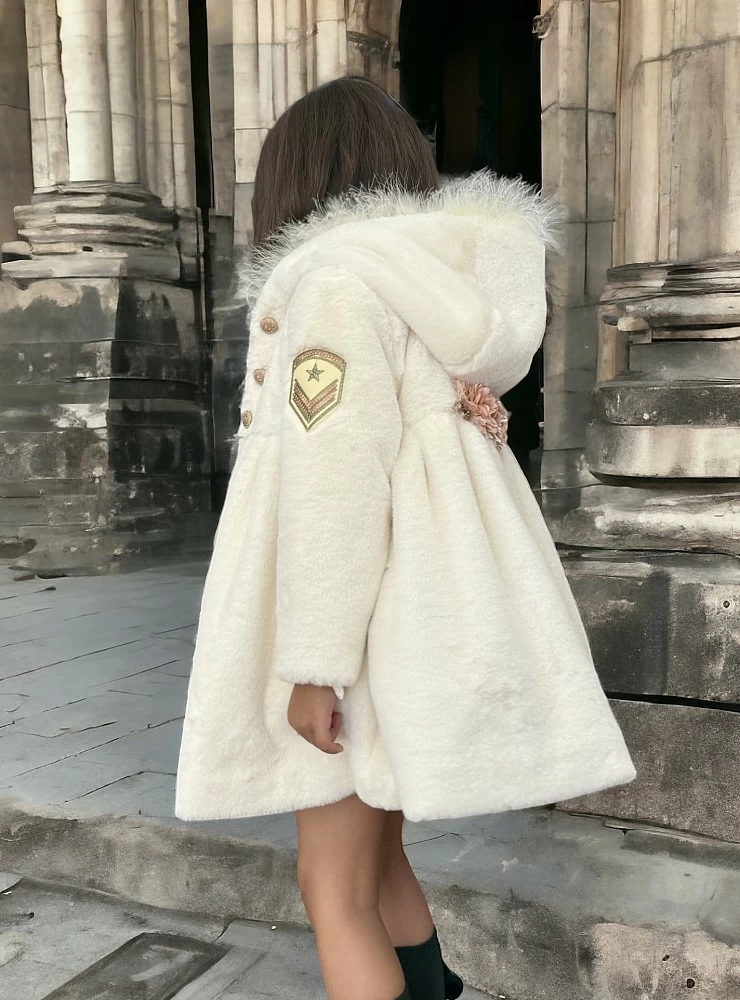 Special beige fur coat to wear Rosinda collection by Lolittos