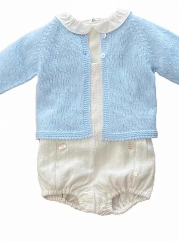 Three-piece boy's outfit. Light blue and raw.