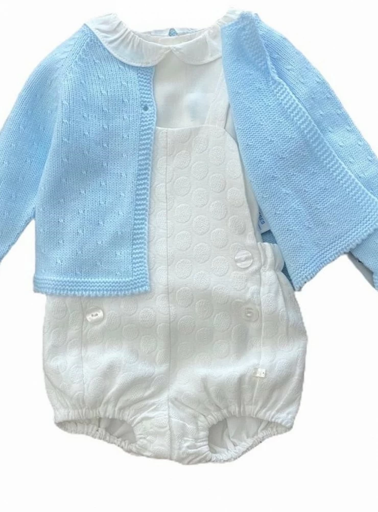 Three-piece boy's outfit. Light blue and raw.