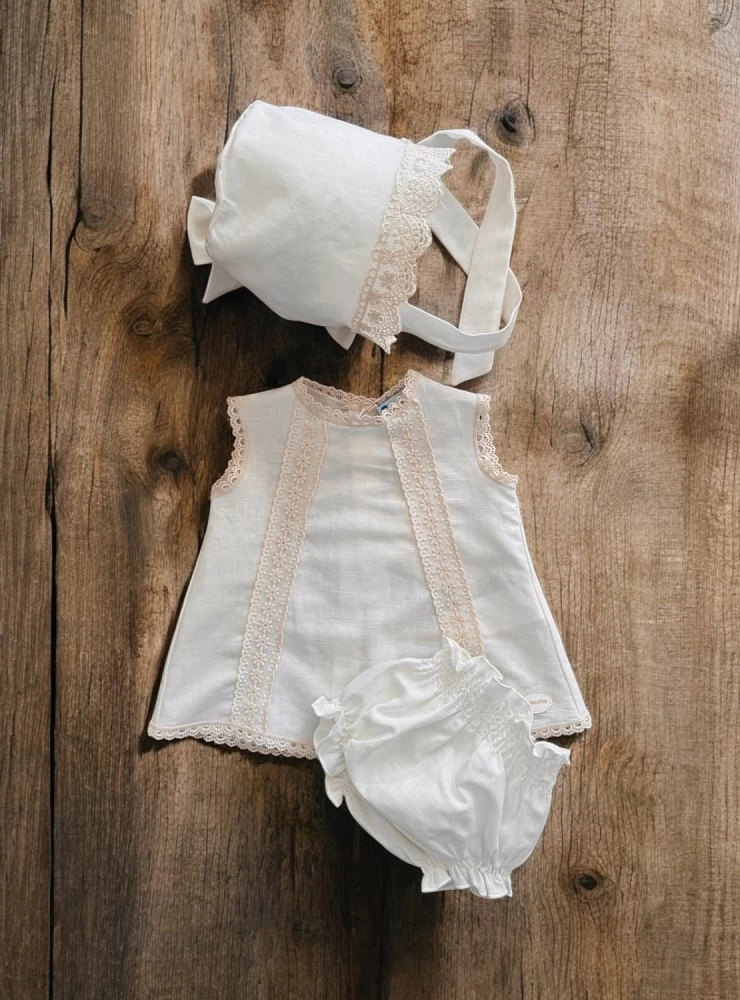 Three-piece set for girls in beige linen from Cocote