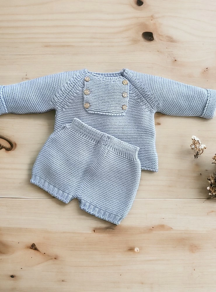 Unisex knit set for first wears.