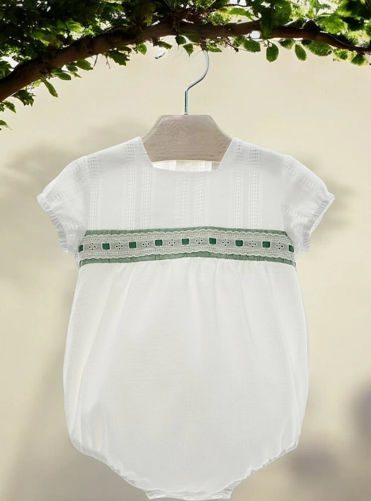 Unisex romper in white and green from the Romance collection