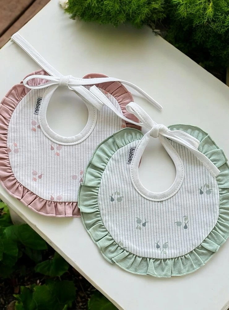 Unisex round bib Fantasia collection