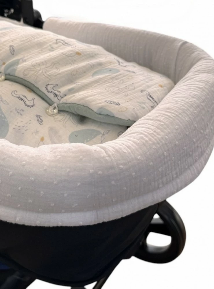 Universal and Bugabbo carrycot cover. White plumeti