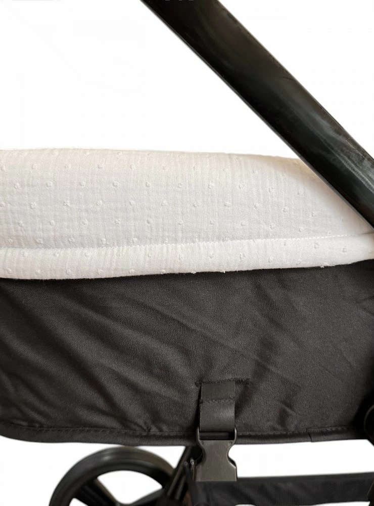 Universal and Bugabbo carrycot cover. White plumeti