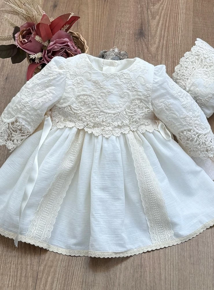 Vestido con capota para bautizo Colección Sueños