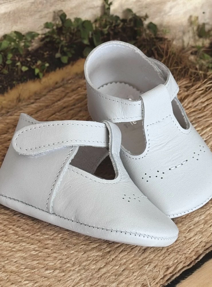 White leather sandal for boys