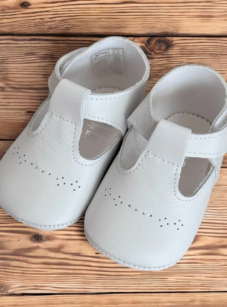 White leather sandal for boys